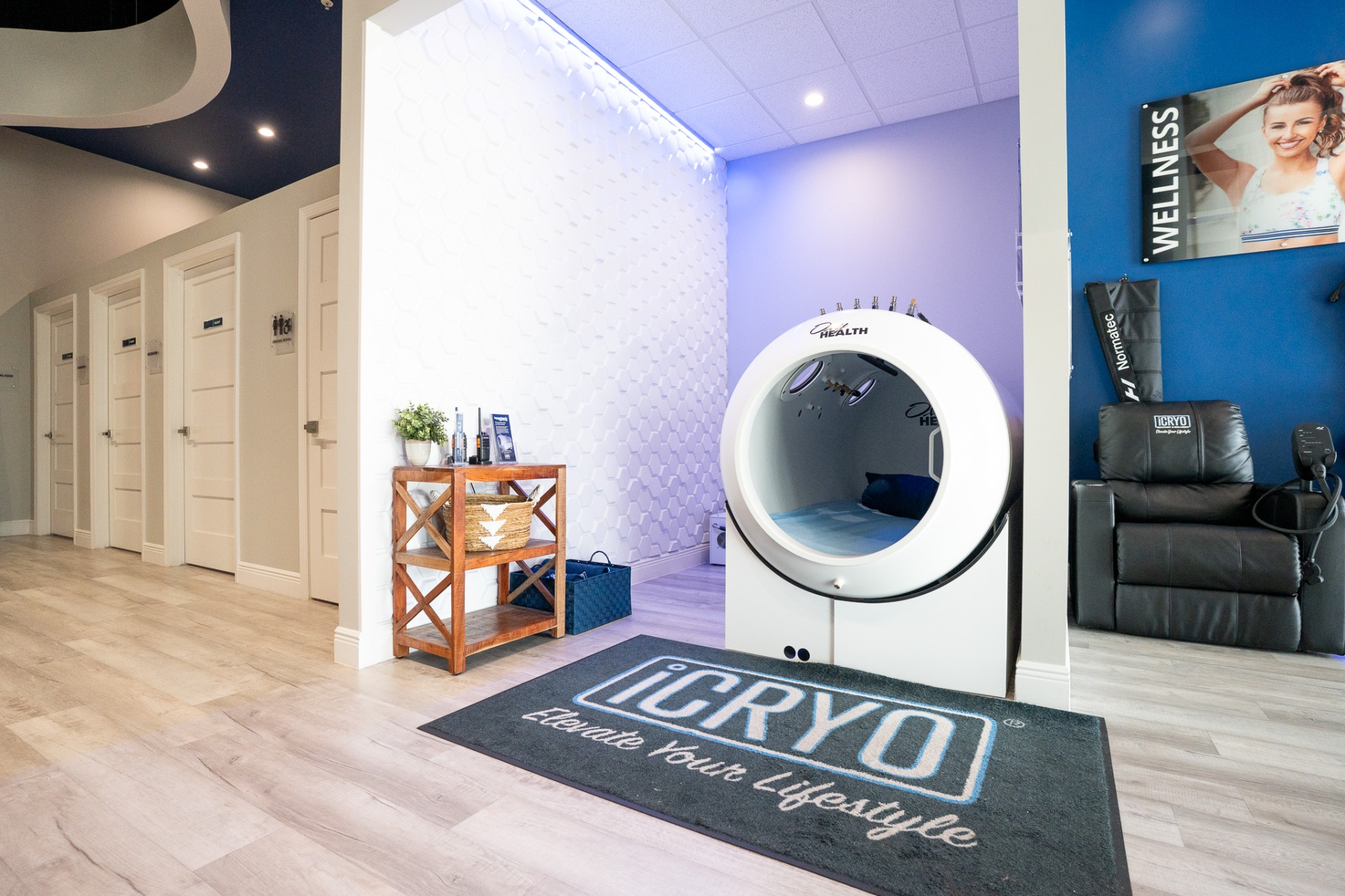 OxyHealth Fortius 420 hard-shell hyperbaric chamber inside iCRYO Grosse Pointe