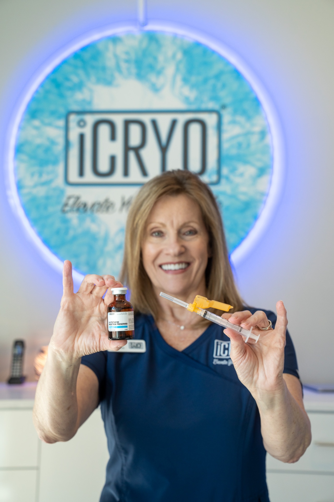 iCRYO Grosse Pointe registered nurse holding glutathione IM shot vial and syringe