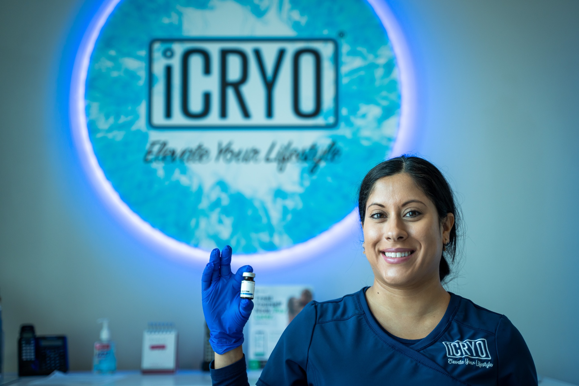 iCRYO Grosse Pointe RN prepping an IM vitamin injection