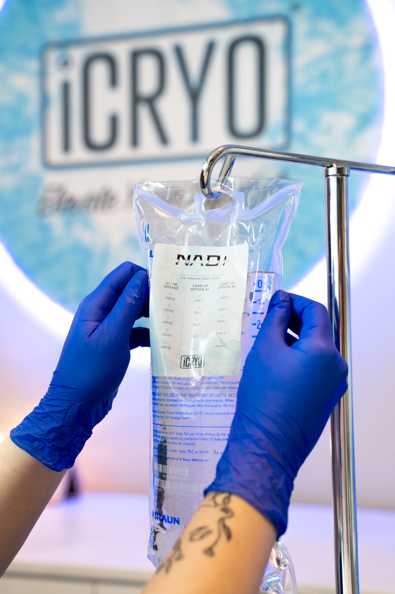 iCRYO Grosse Pointe NAD+ IV infusion bag with dosing chart